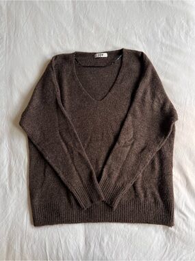 European JDY brand V neck soft sweater